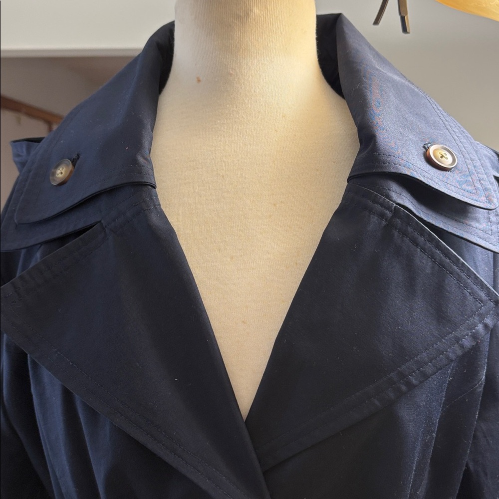 NWOT Navy London Fog light weight Trench Coat with detachable hood, no flaws. - Picture 5 of 16